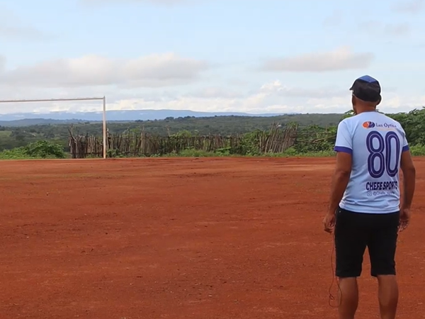 Prefeitura realiza melhorias no campo de futebol do Distrito de