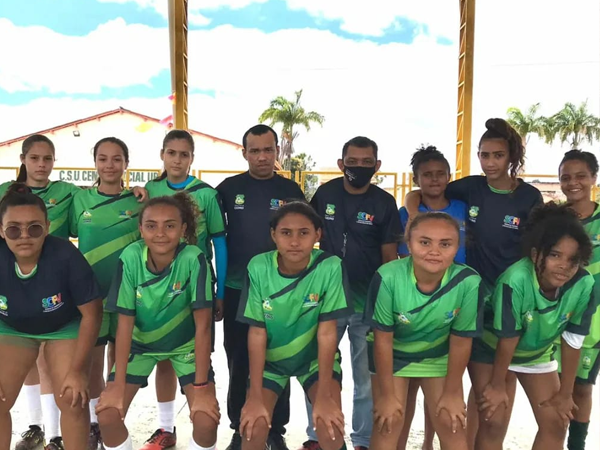 Projeto incentiva participação de crianças e adolescentes na prática de Futsal Feminino