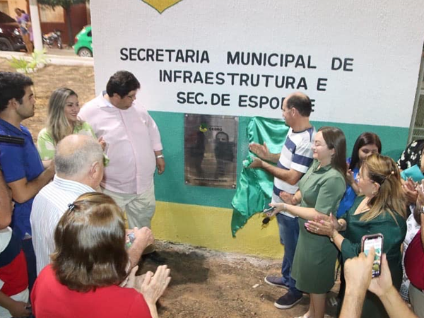 Prefeitura entrega reforma da Praça José Guedes